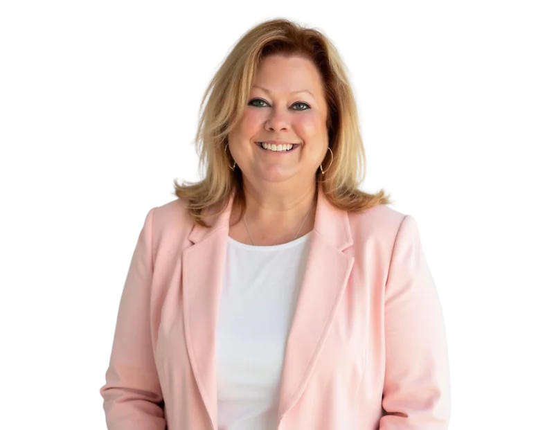 Kim Seten in a light pink blazer and white blouse, smiling in front of a light geometric background.